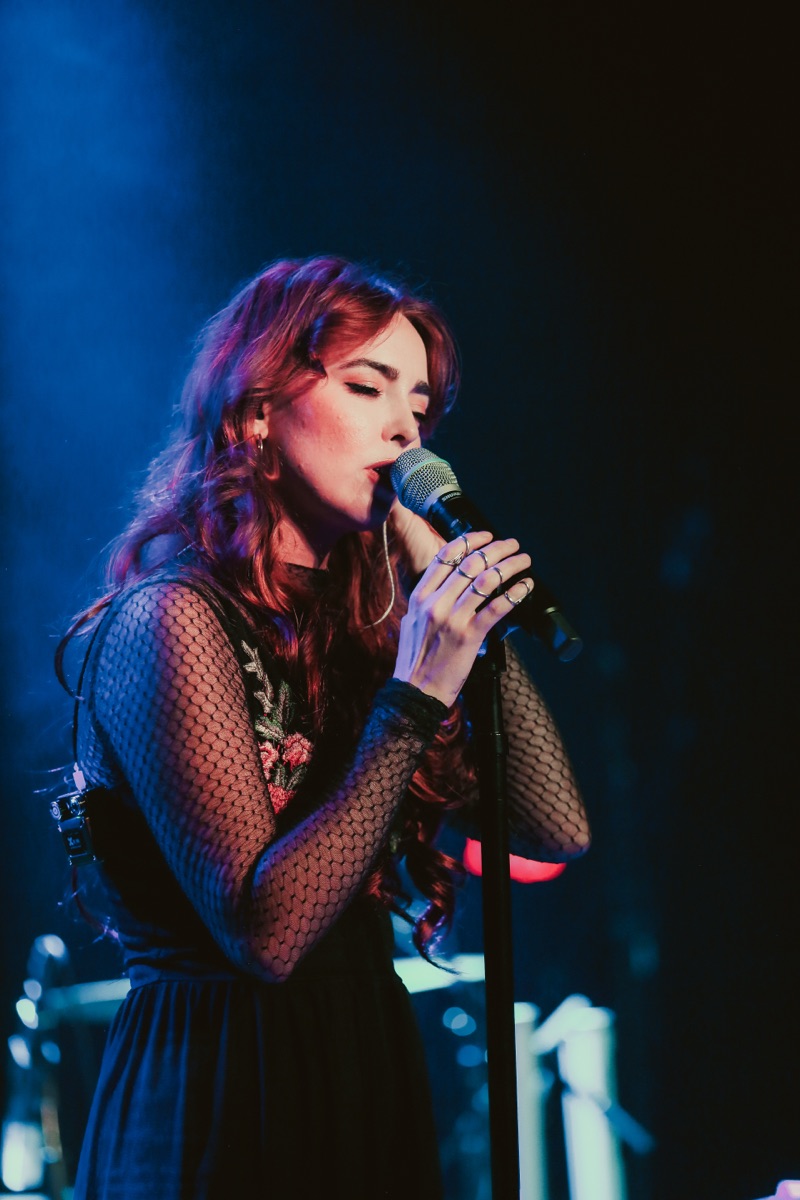 Rachel Curtis performing live